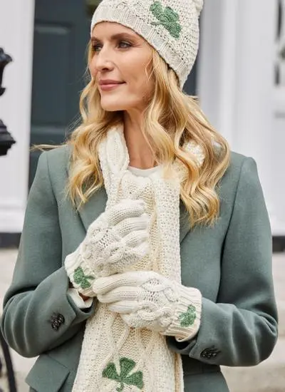 Aran Shamrock Gloves